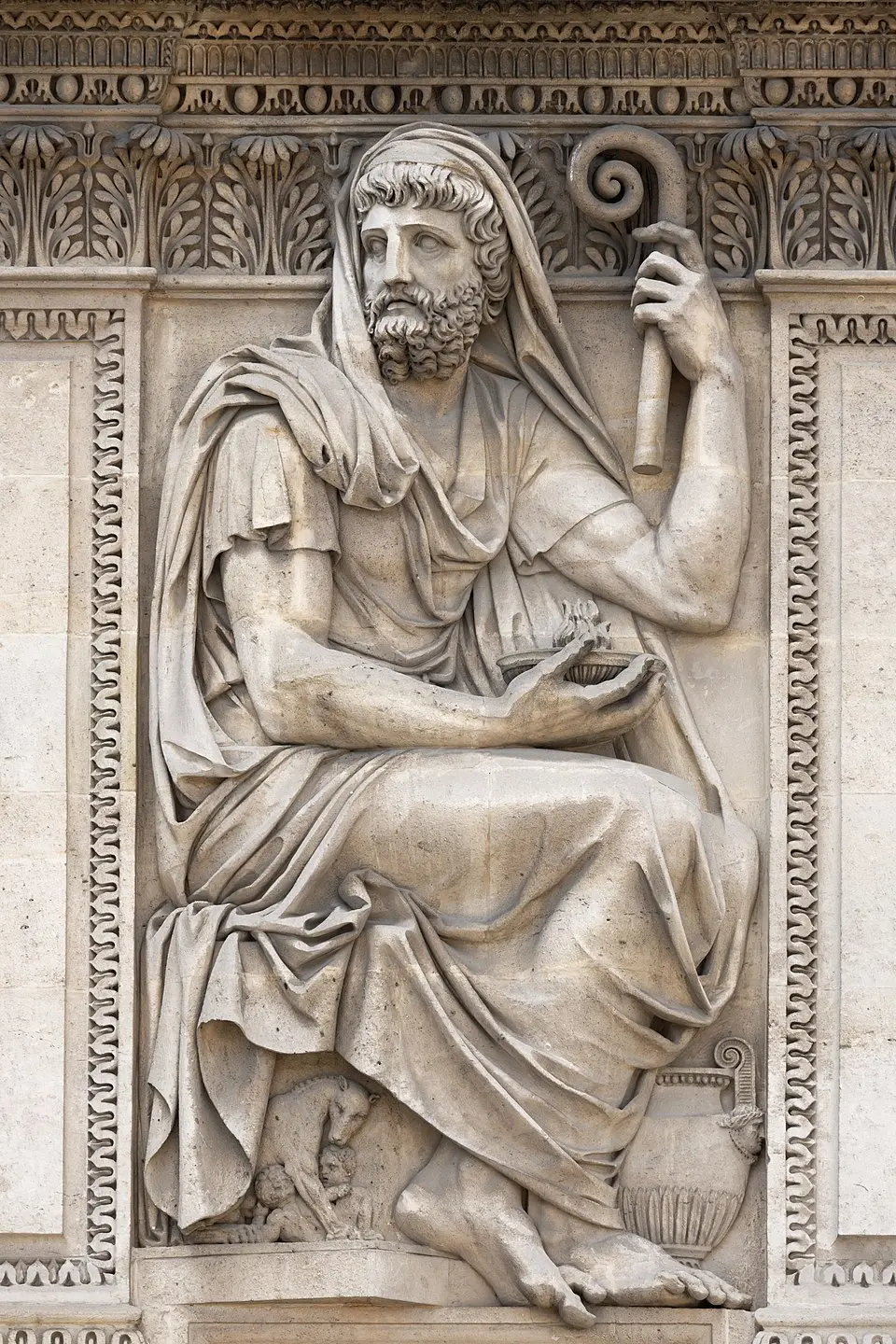 Rilievo in pietra di Numa Pompilio seduto, con lituo e fiamma sacra, di Jean-Guillaume Moitte, Cour Carrée del Louvre